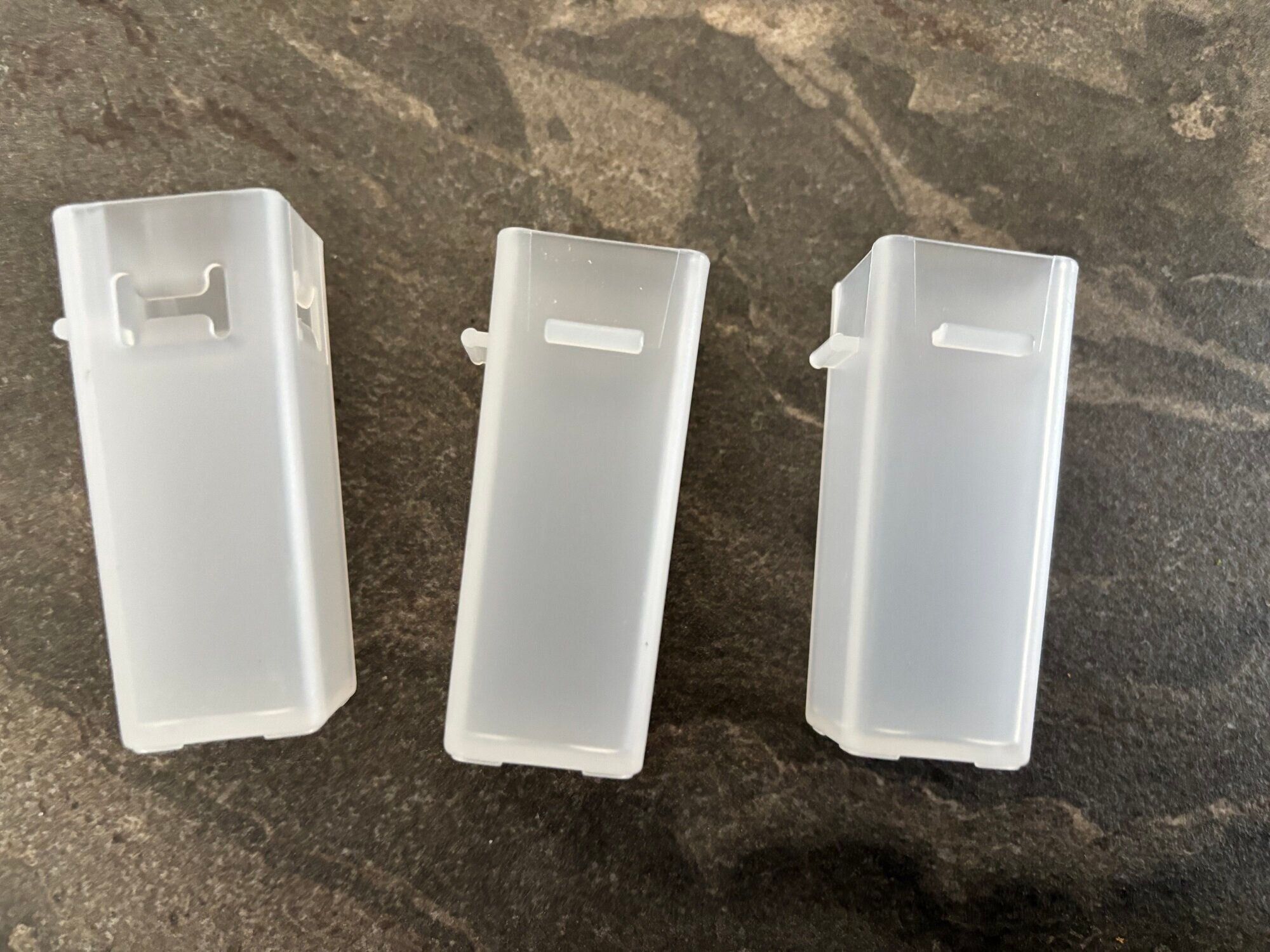 DAISOで見つけた！「あれ、どこいった？」迷子になりやすい軟膏のスッキリ収納が叶う優れモノ