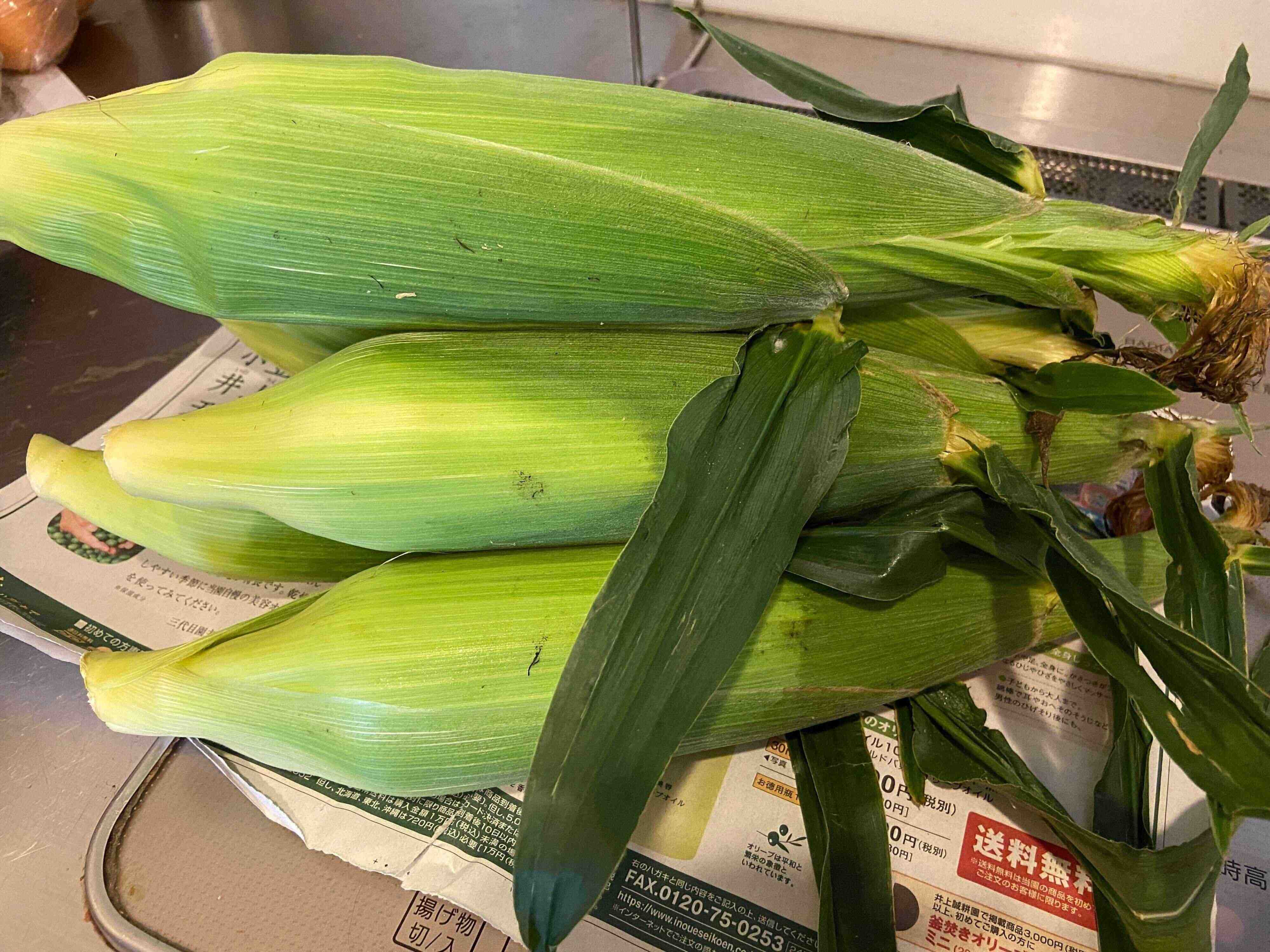 とうもろこしは 実 だけじゃなく 皮 ひげ 芯 も使える 丸ごとおいしさを楽しむ活用術 サンキュ