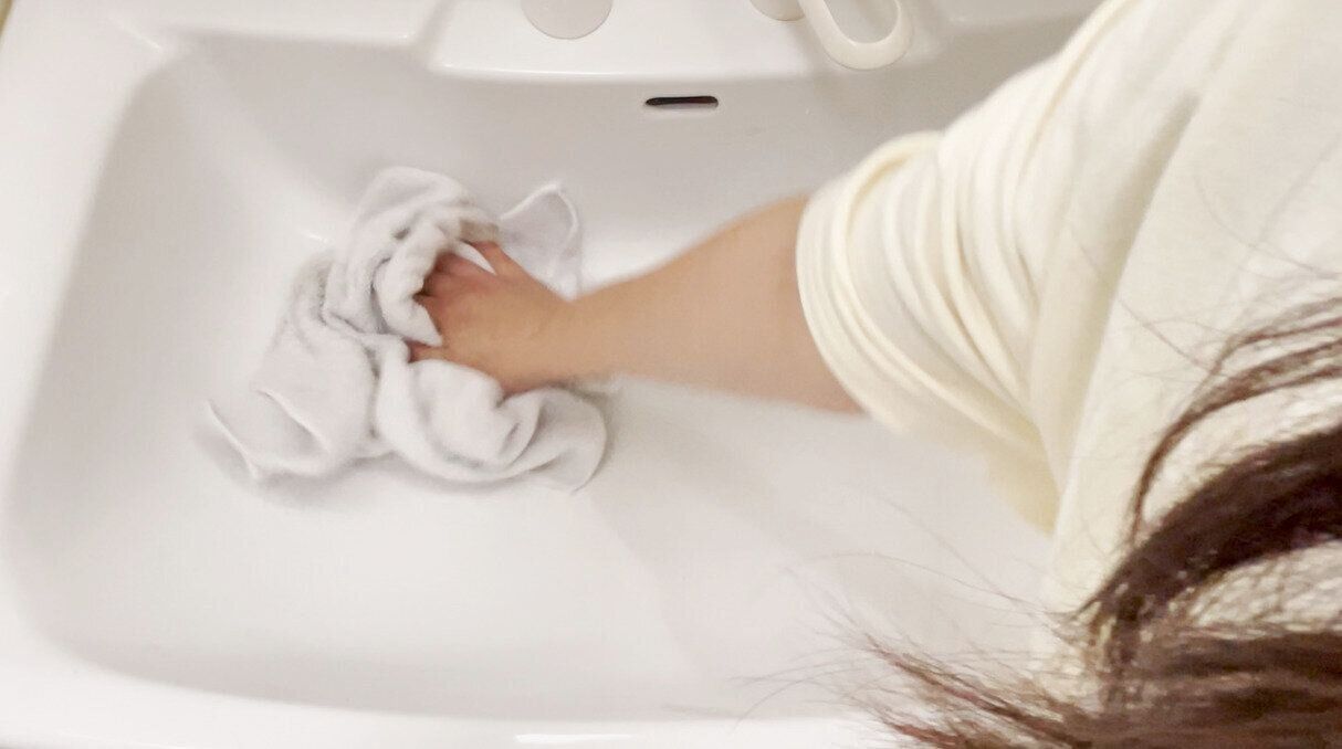 乾拭きで仕上げる