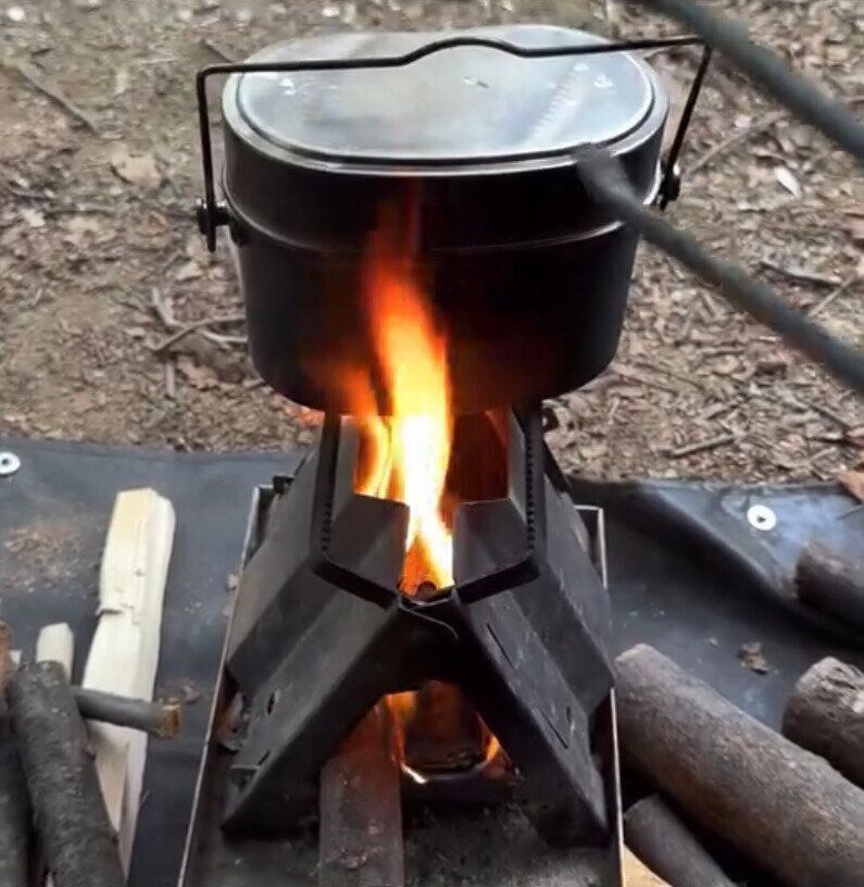 キャンプ飯に役立つ！「2合用野営飯盒」