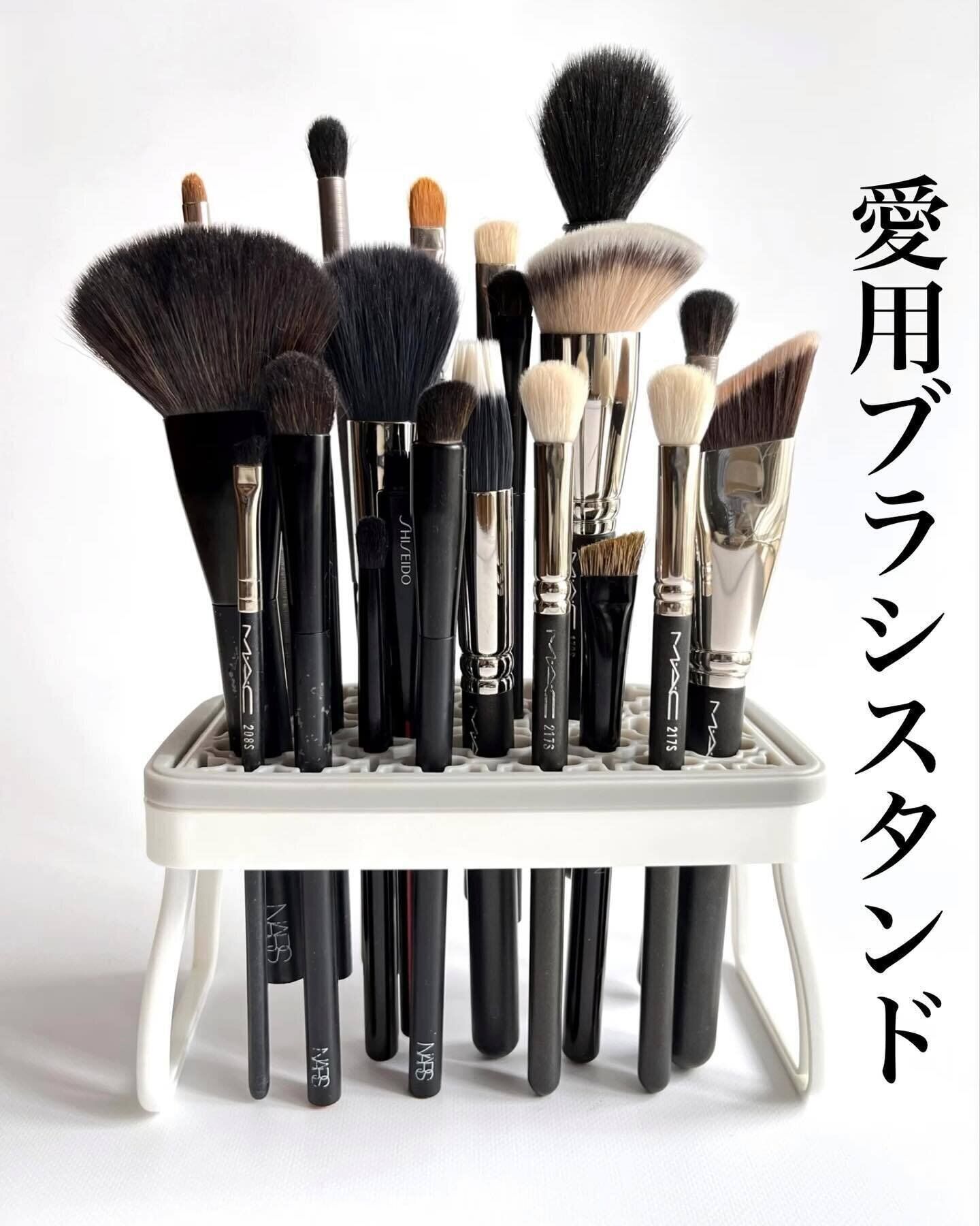 【セリア】メイクブラシの収納に！「メイクブラシスタンド」
