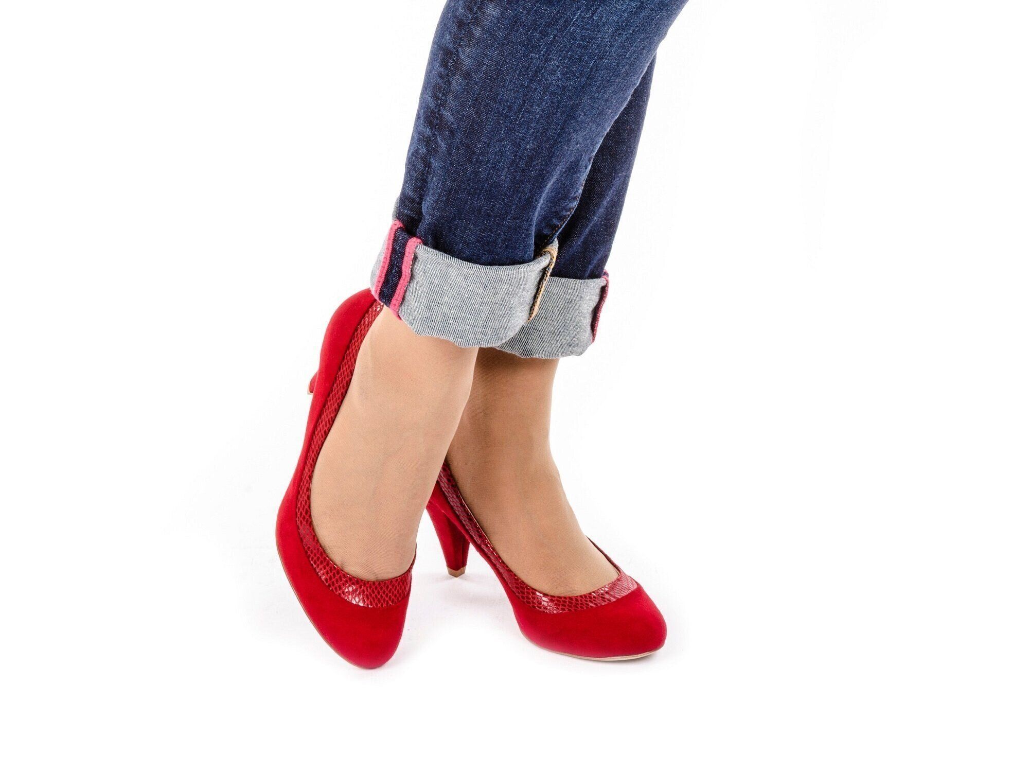 そろそろ見直さなきゃヤバイかも…なぜか古臭く見えてしまう40代コーデ