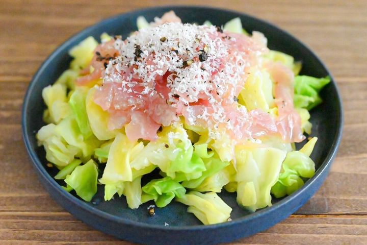 キャベツと生ハムのサラダ