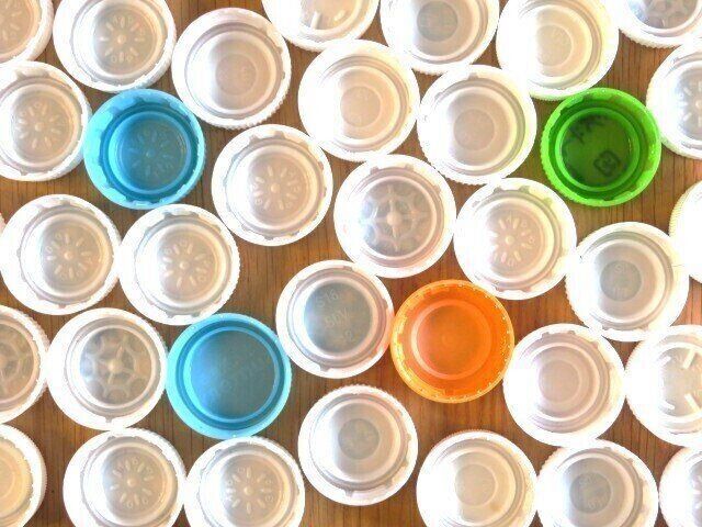 たまりがちなペットボトルのふたを有効活用！おすすめの使いかたを紹介