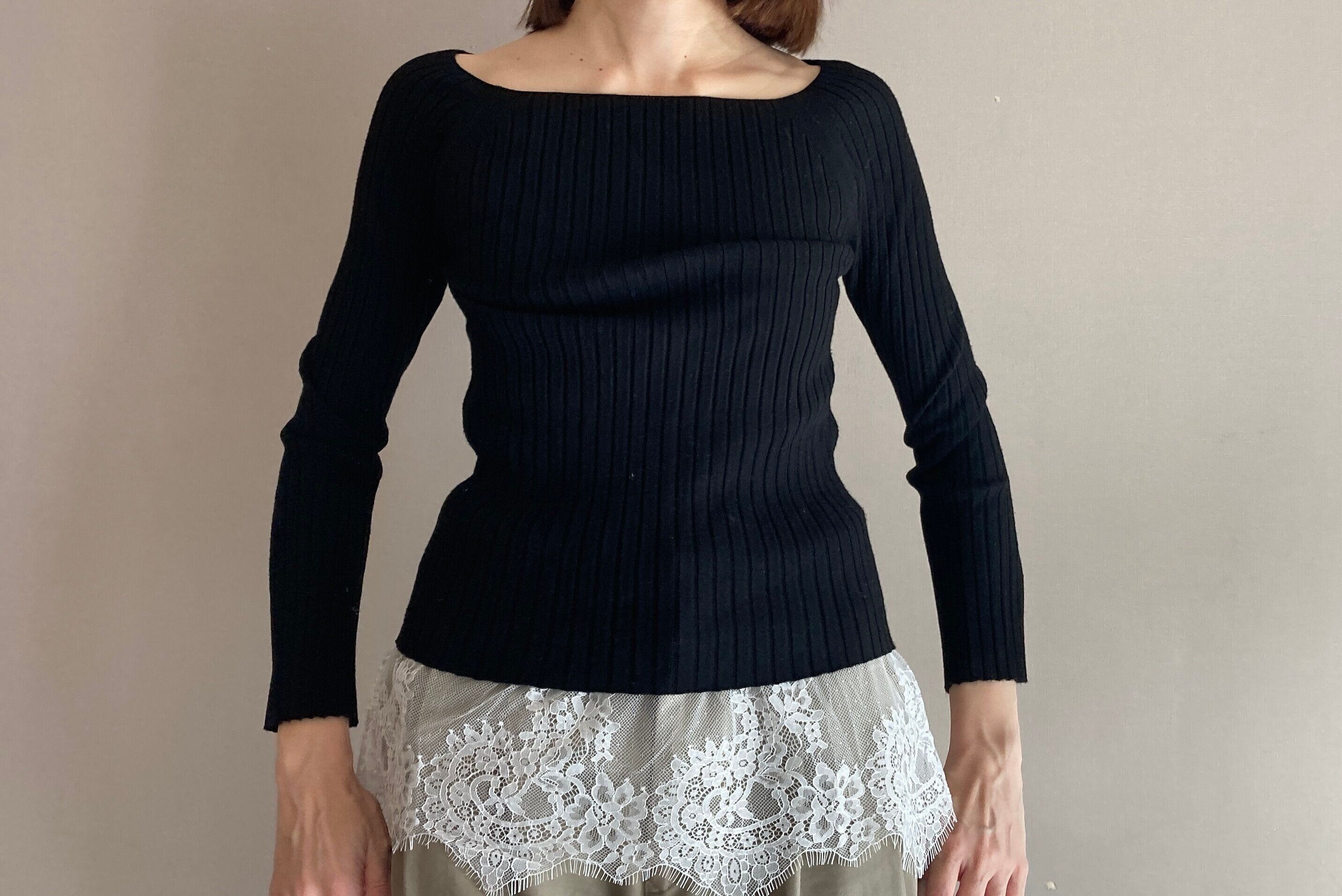 裾から見せると今っぽいアイテム「レースキャミソール」40代はこう着こなす！