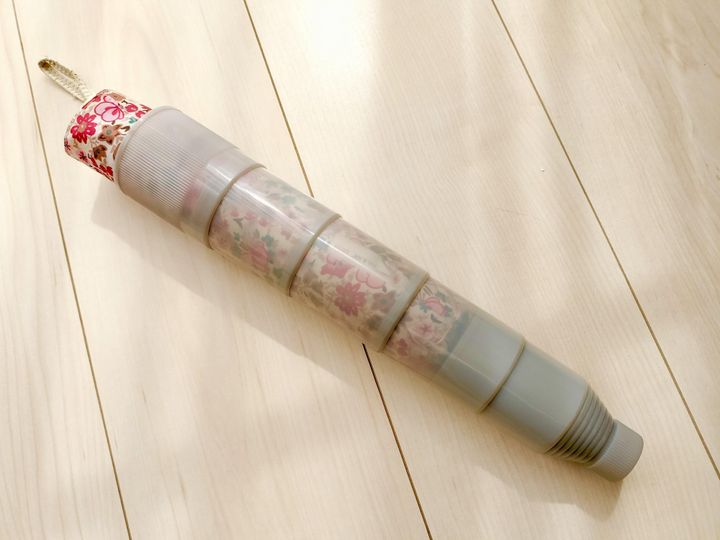 伸縮傘カバーに折りたたみ傘を入れた画像