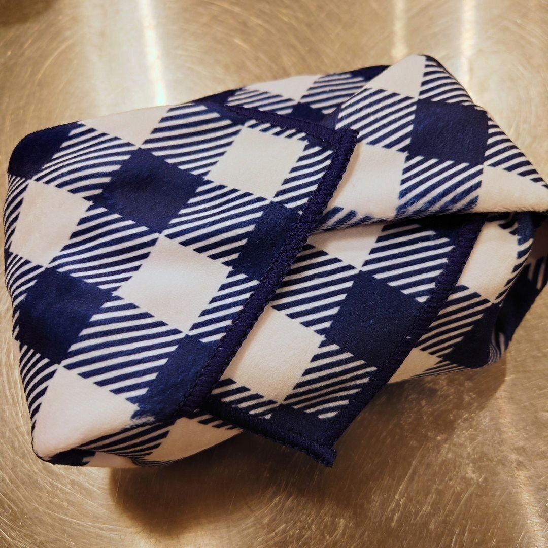 ダイソーの「くっつくクロス（チェック）」