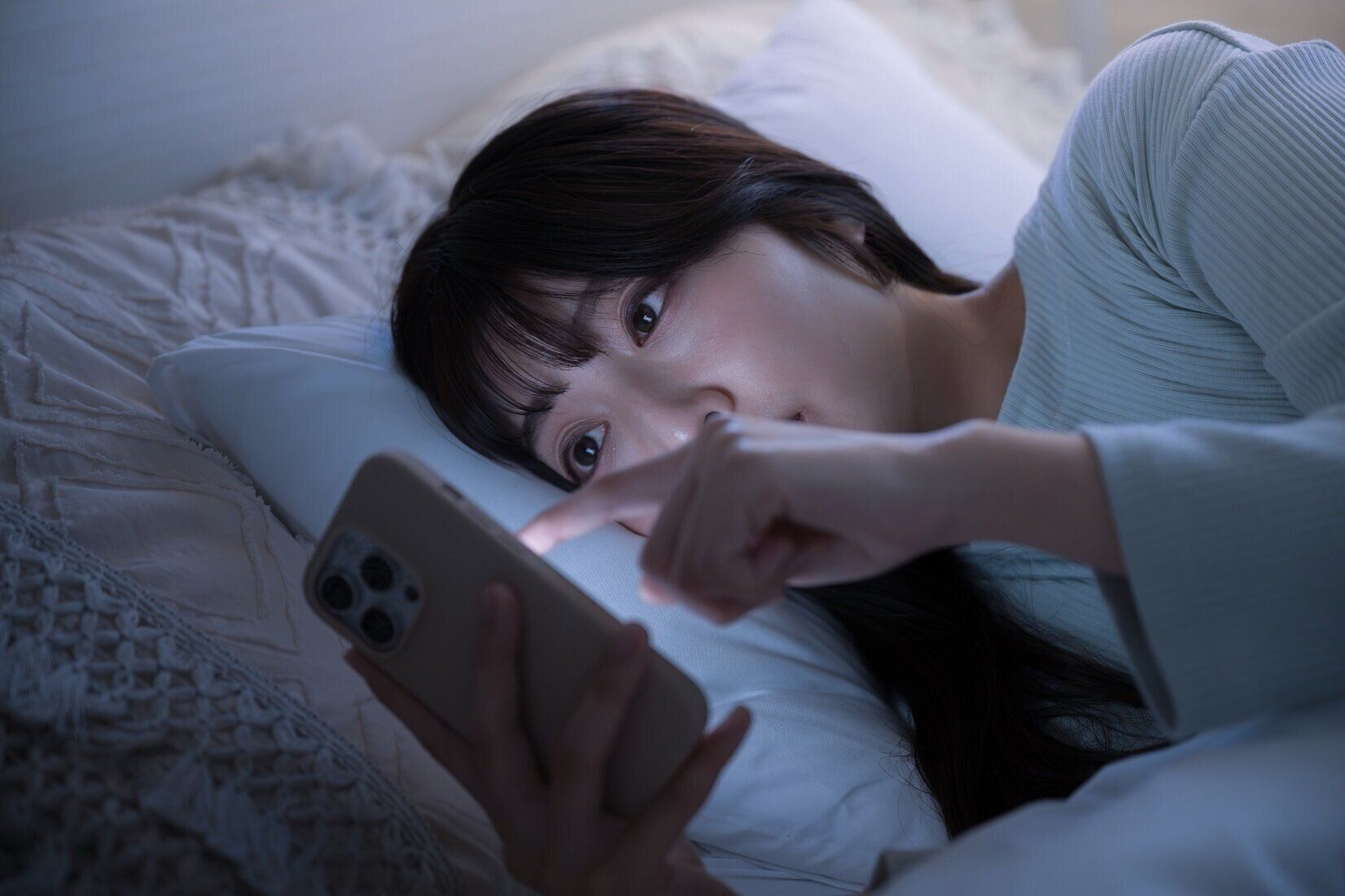 お金を貯めている人がベッドでやらないことって!?今すぐできる8つの「貯め活」