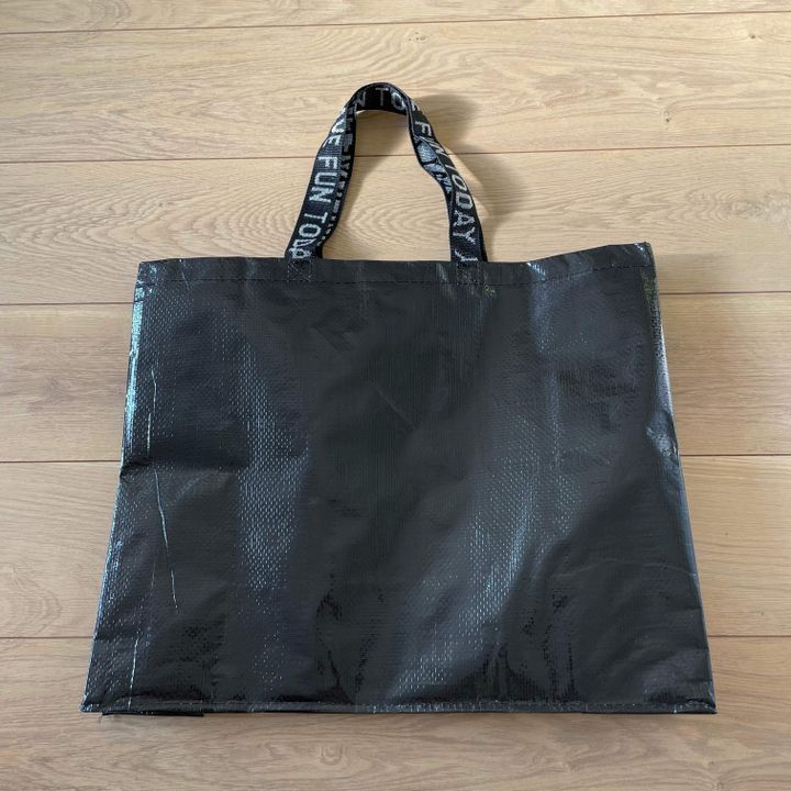 セリア プールバッグが110円で買える アウトドアに最適なトートバッグは完売前にゲットして サンキュ セリア プールバッグが110円で買える アウトドアに最適なトートバッグは完売前にゲットして サンキュ