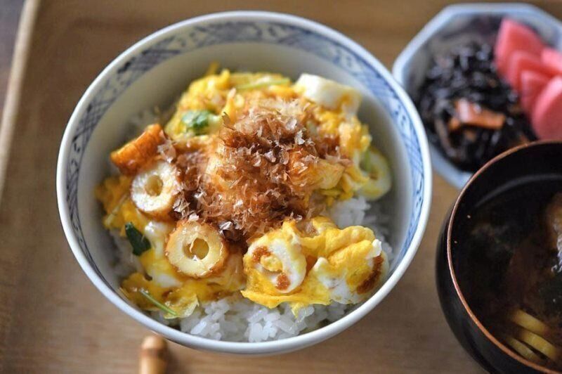 5分で完成！簡単ちくわの卵とじ丼