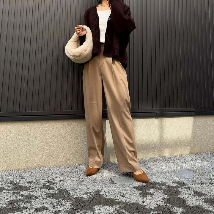 【ユニクロ】秋本番!一番長く着られるのは?定番ニットを素材別にピックアップ