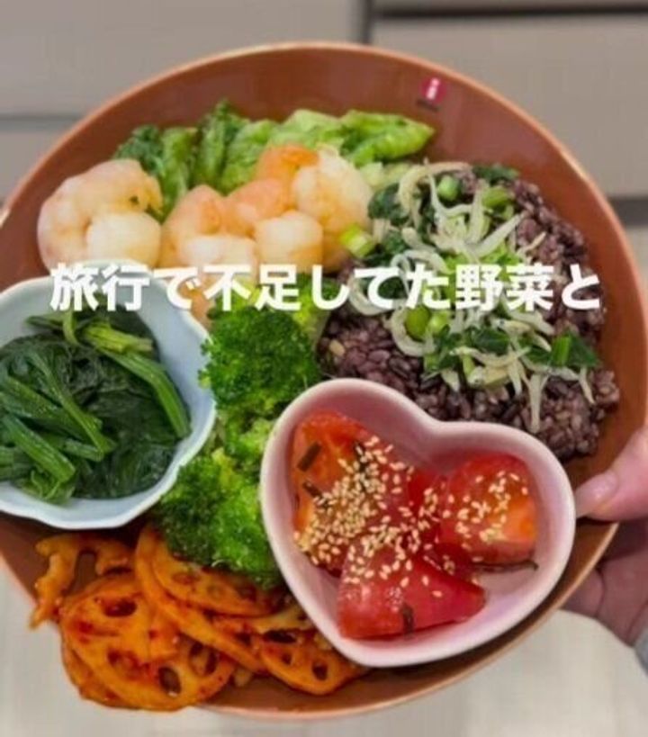 野菜、海藻、キノコを食べる