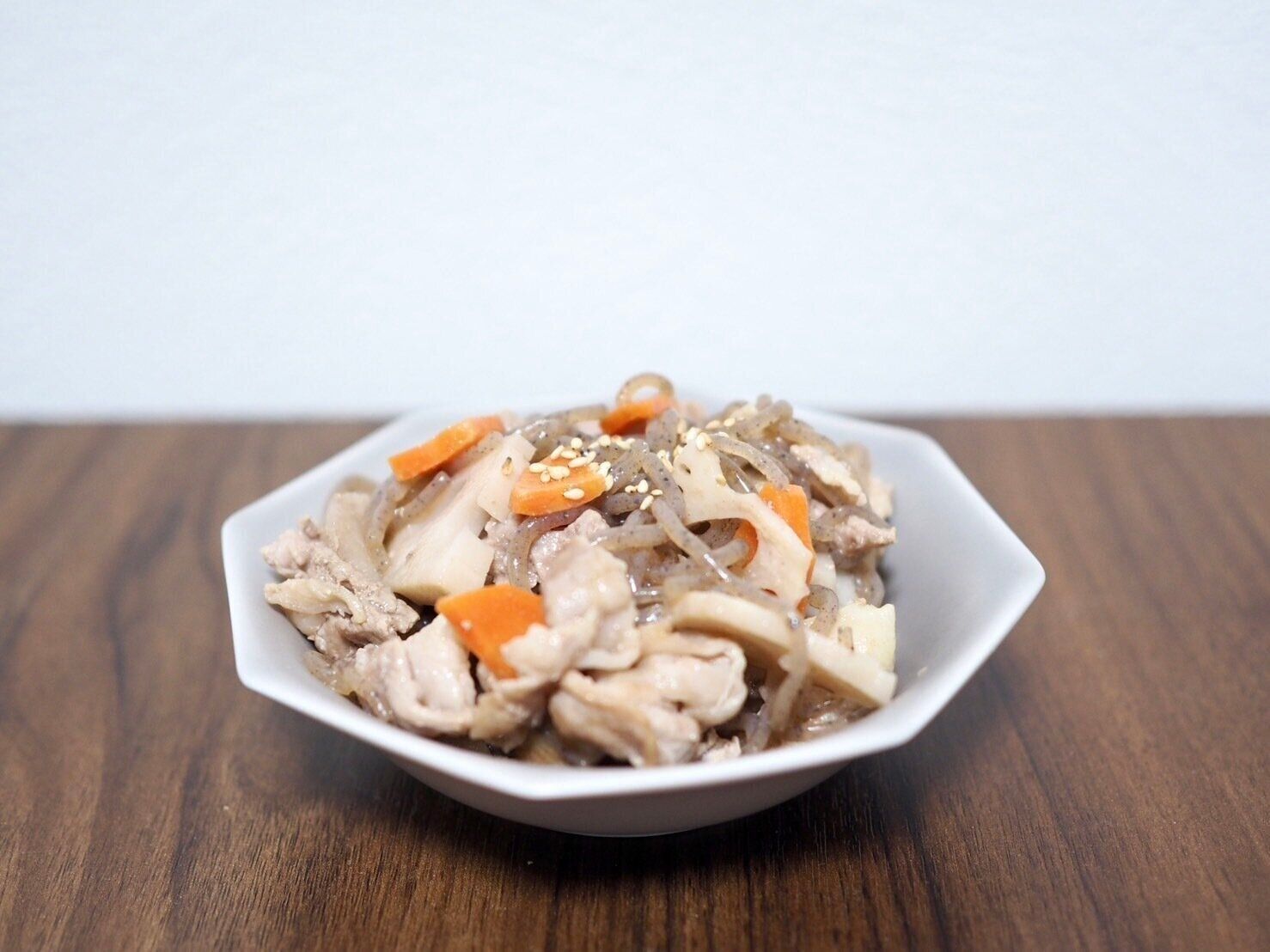 根菜とこんにゃくのしぐれ煮盛りつけ写真