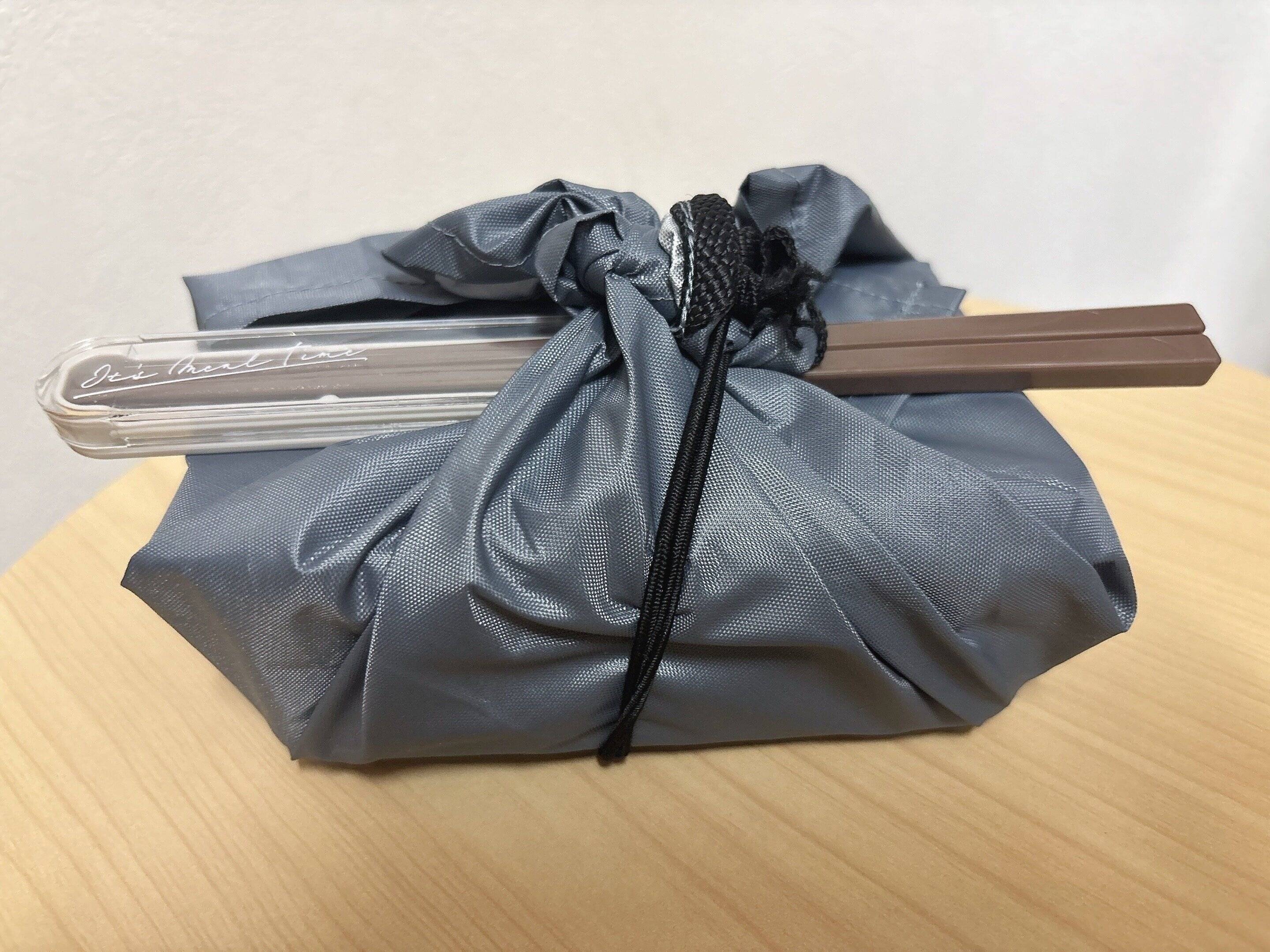 セリア洗えるランチクロスゴム付き