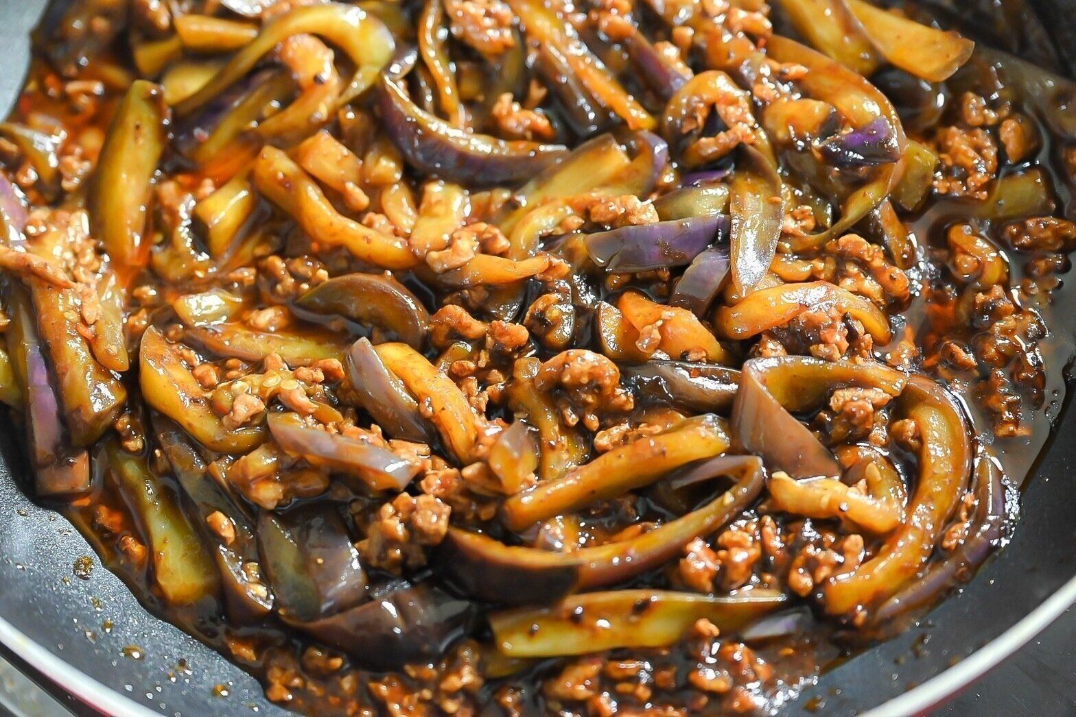 フライパンに入った麻婆なす