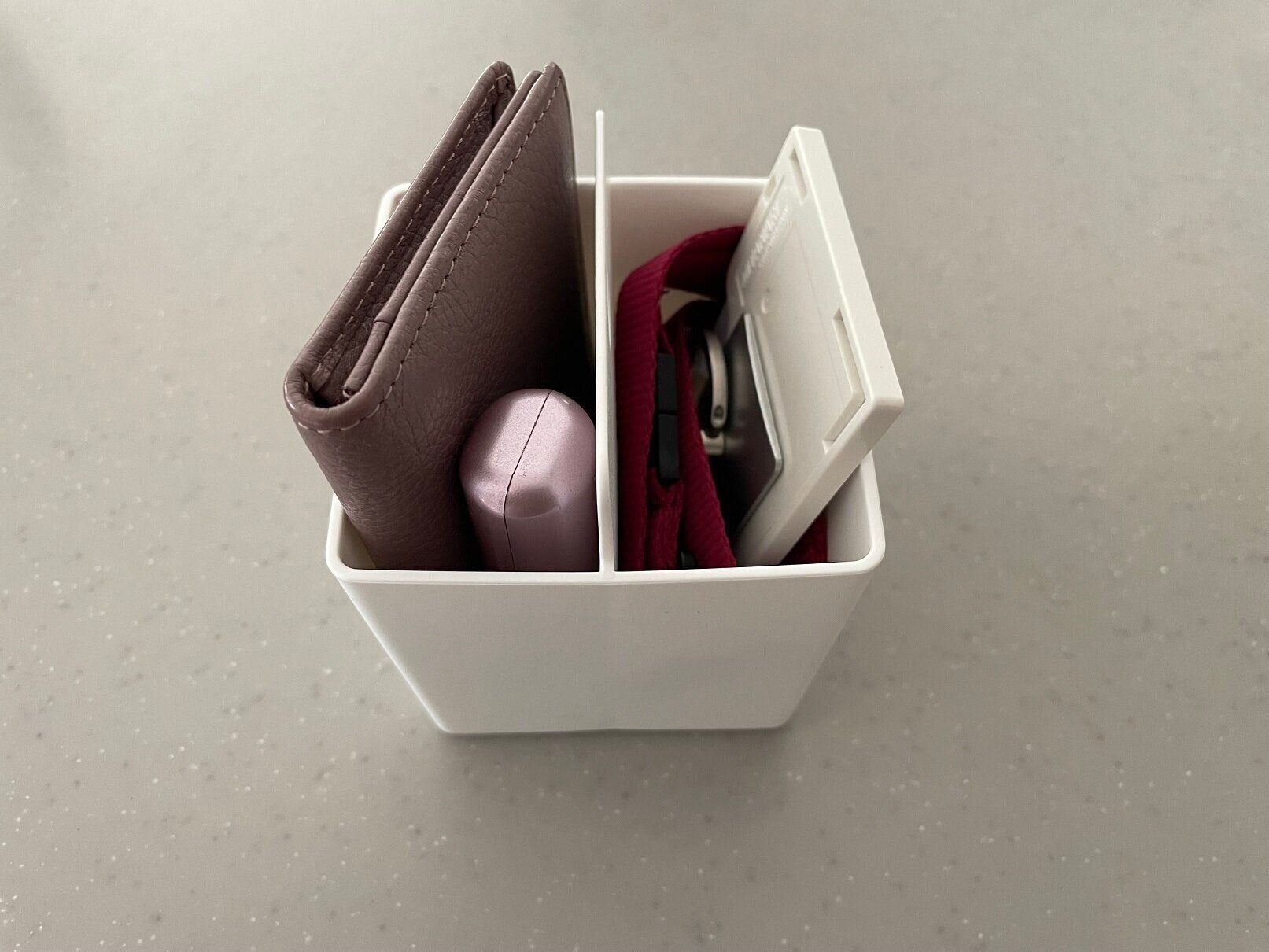 細々とした文具収納にはコレ！セリアの「取っ手付き仕分けケース」で文具をスッキリ