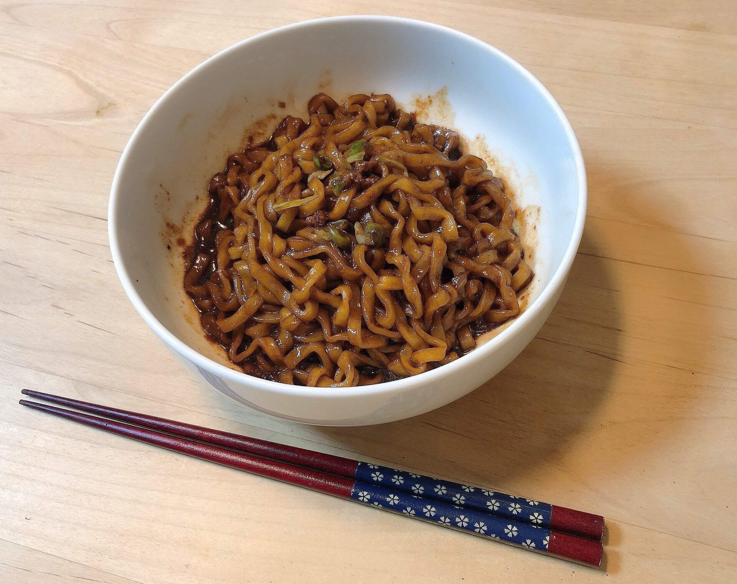 韓国ドラマのトリビア みんなが食べてるあの黒い麺は ジャージャーメン じゃなかった その正体は サンキュ