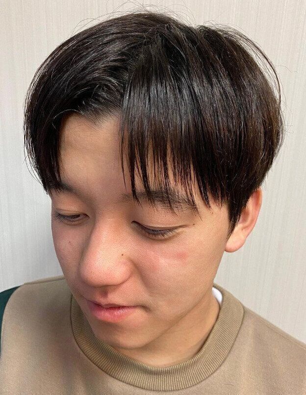 センターパートでクールに！マッシュウルフ