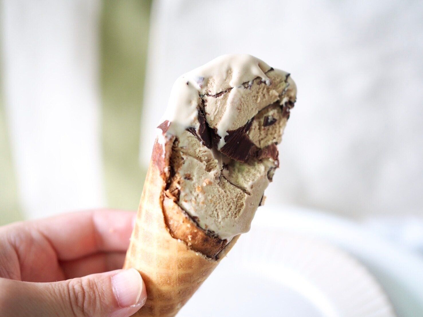 シャトレーゼ「まるかじりバー テリーヌ・オ・ショコラ」断面写真