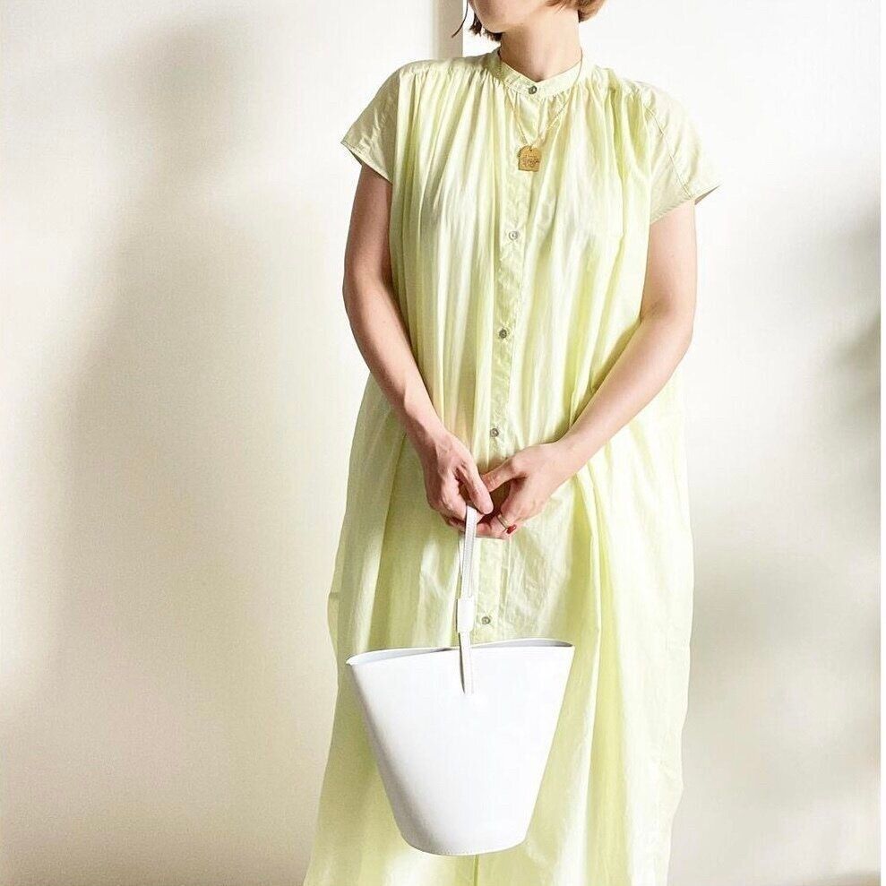 レモンイエローのワンピース