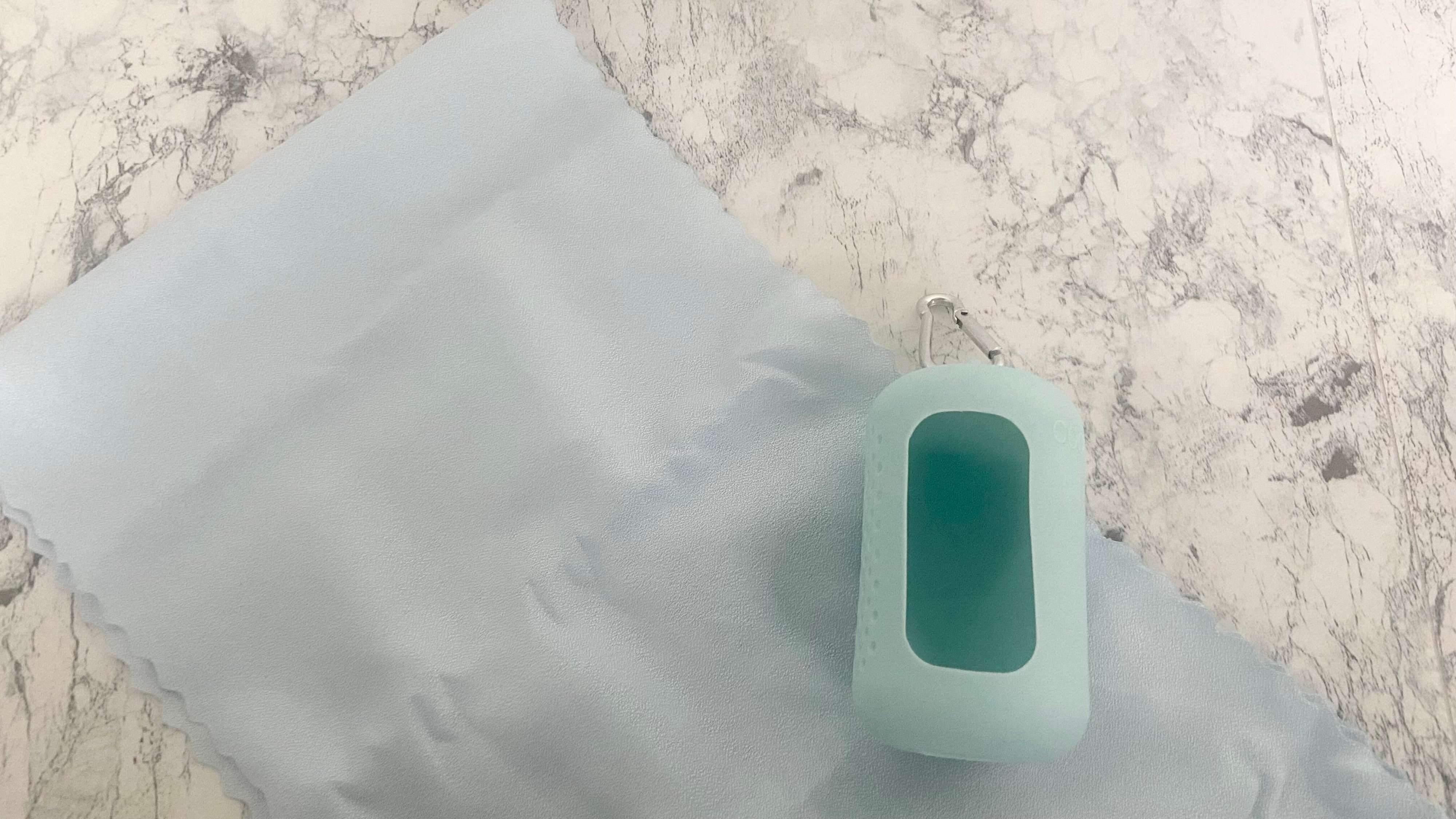 スリーピー THREEPPY  クールタオル（シリコーンケース付、柄A） JANコード：4550480747637