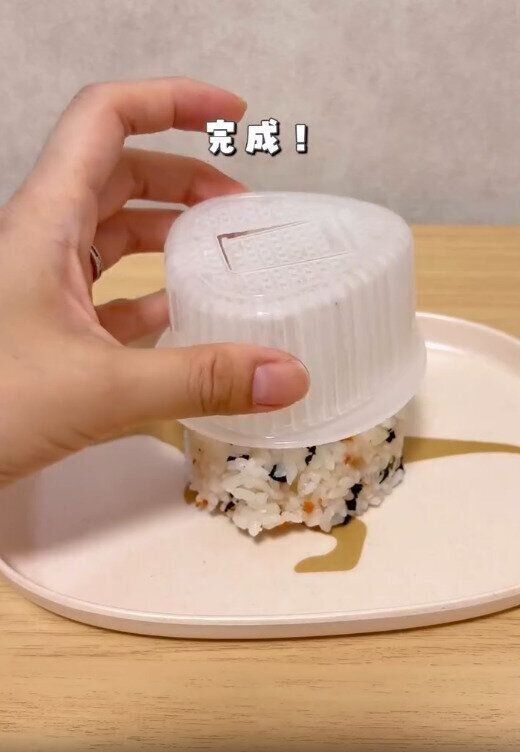 【セリア】簡単にきれいな三角おにぎりが完成