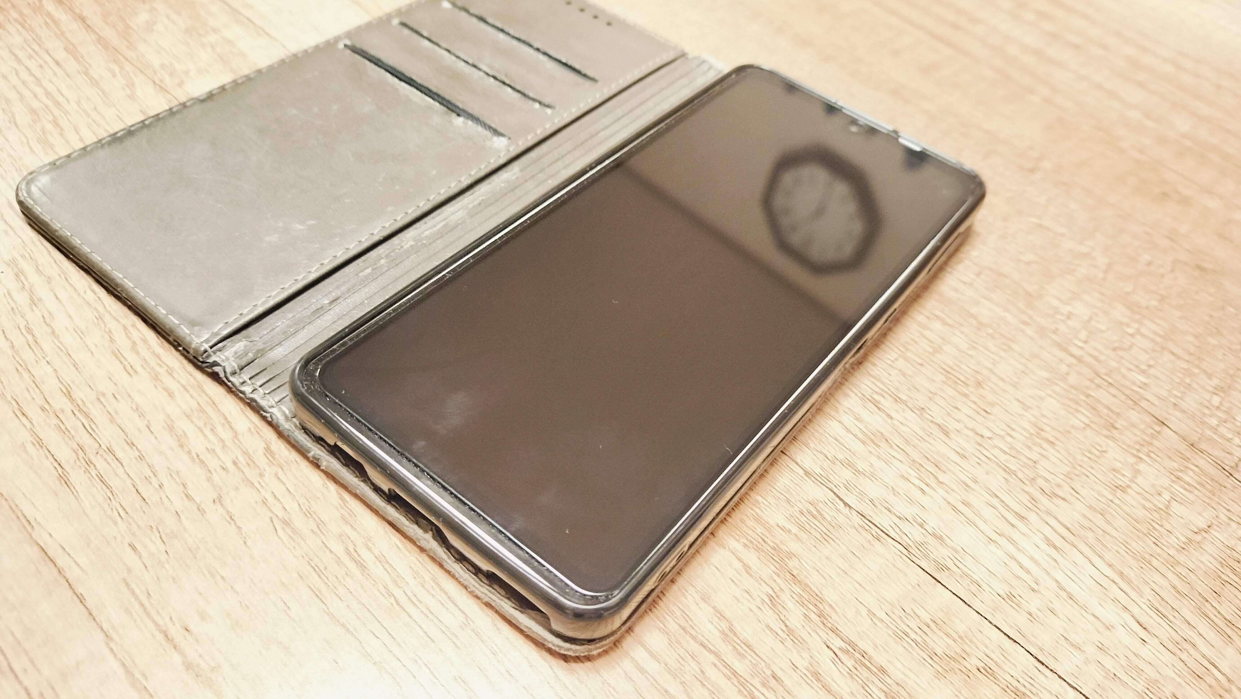 画面がピカピカになる