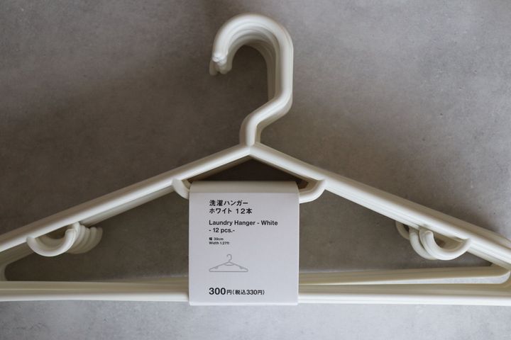 【ダイソー】330円だけど買う価値アリ!なハンガーをダイソー「Standard Products」で発見