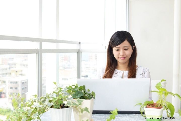 デスクワーク 女性