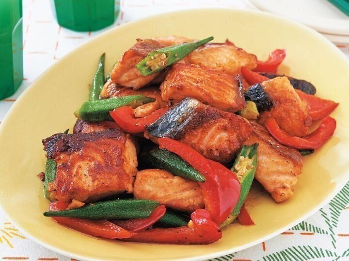 サーモンとオクラのバターじょうゆ焼き