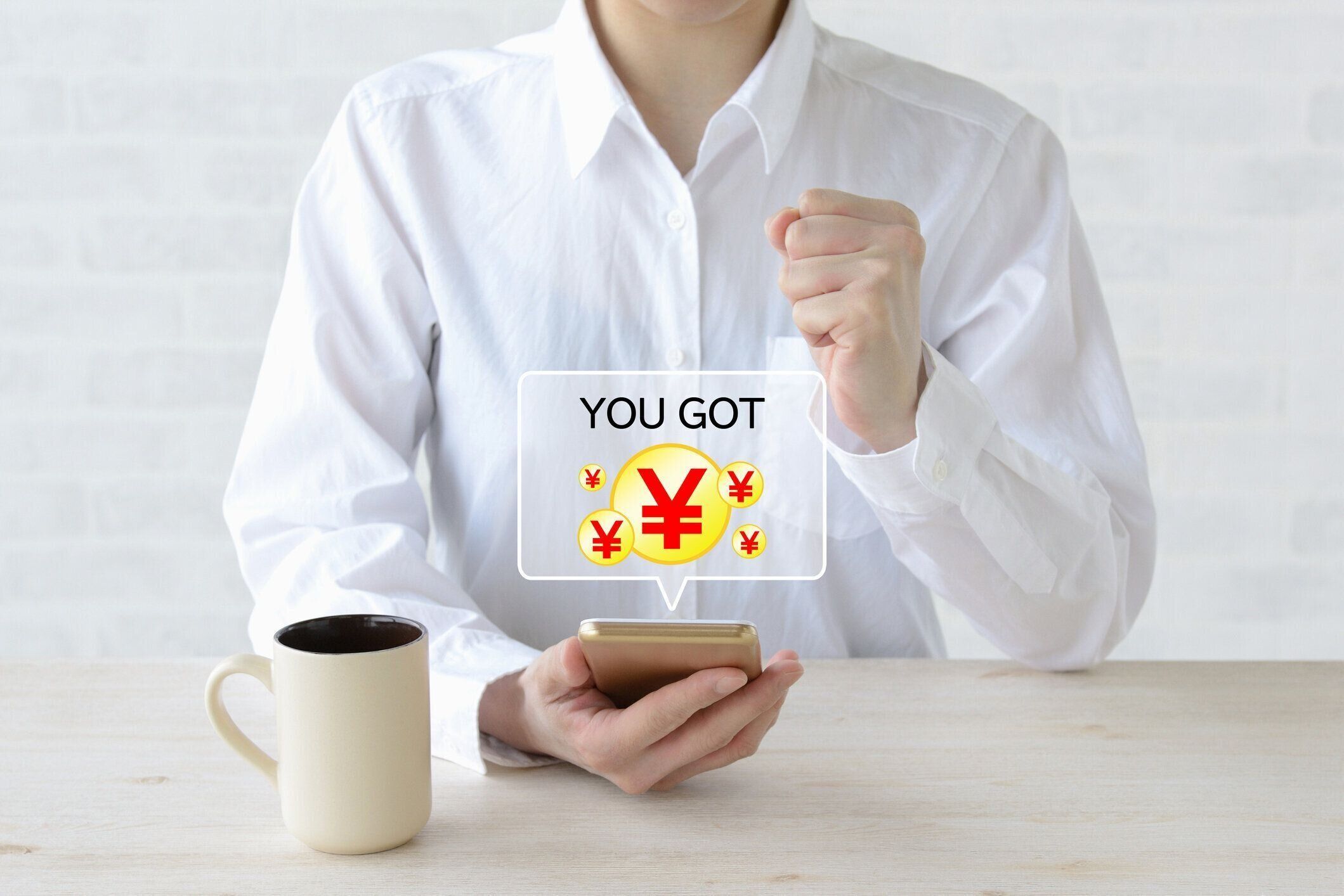 スマートフォンの画像で日本のお金を稼ぐ女性