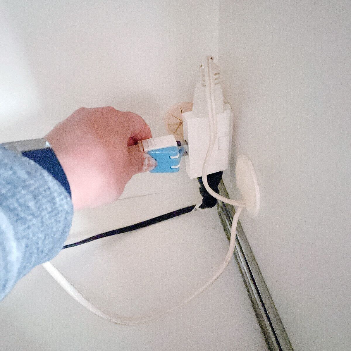 レバーを押すだけで外れる