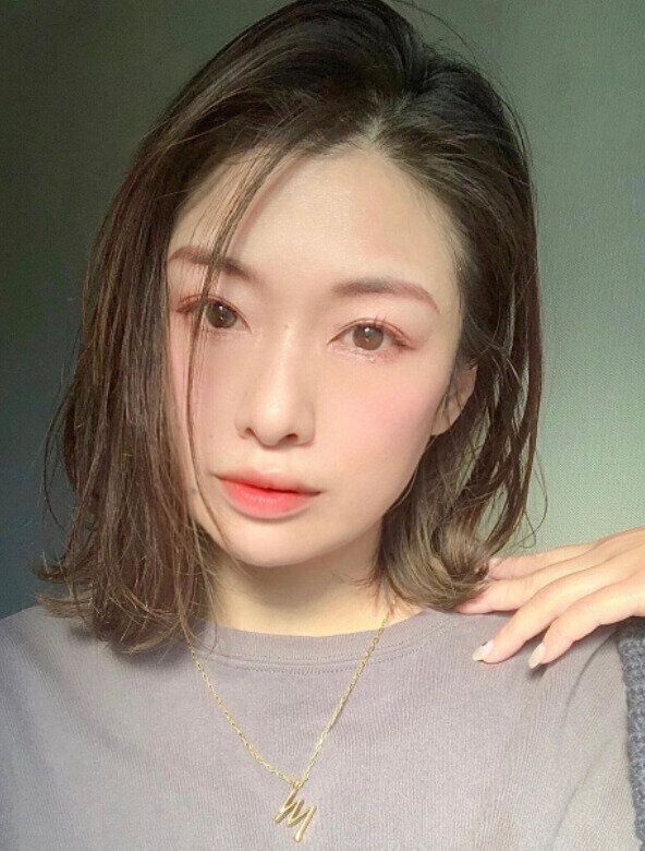 長めの前髪が色気のある印象に！肩レングスボブ