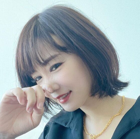 くびれのあるシルエットがイマドキ！大人の前上がりボブ