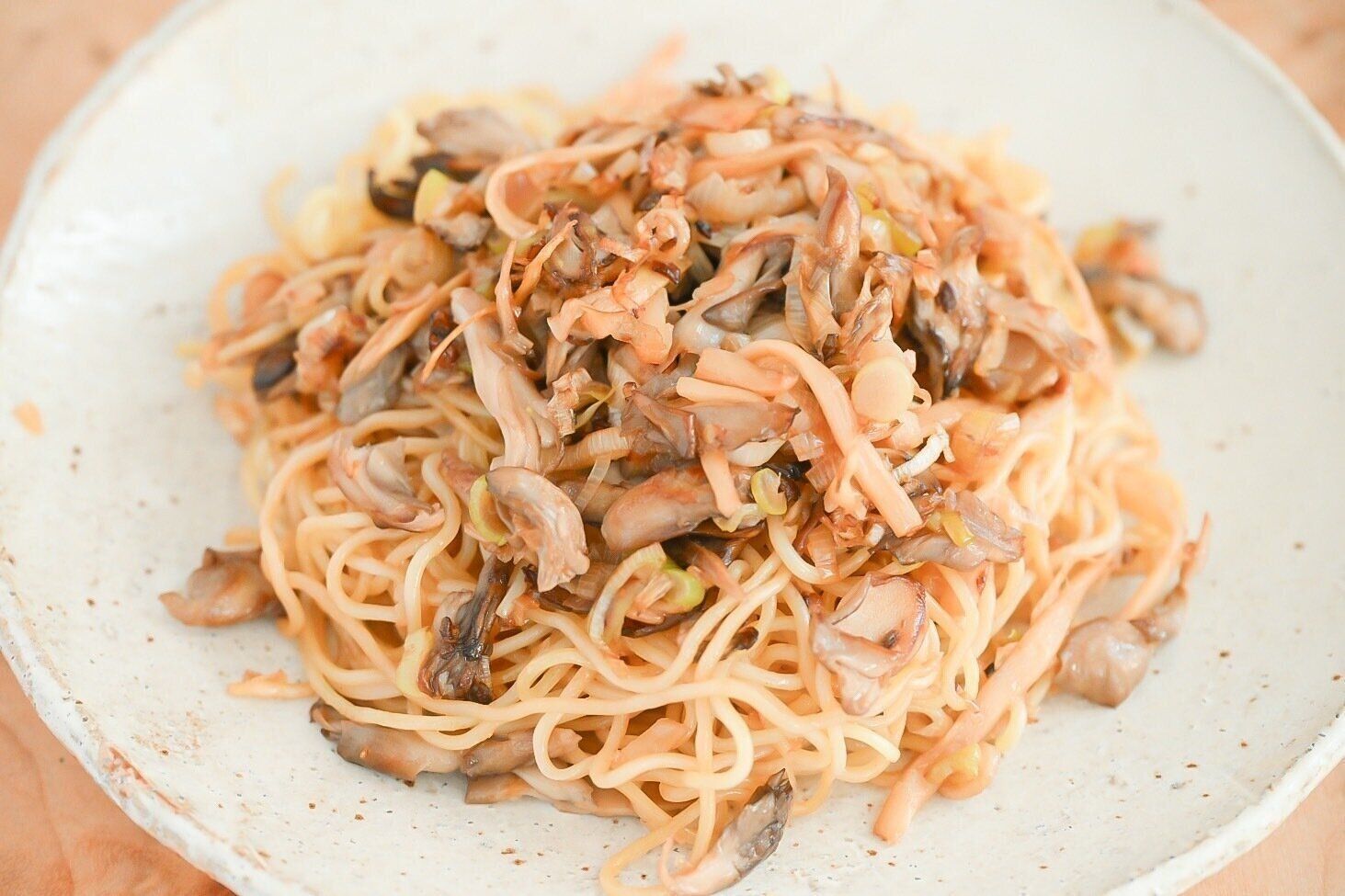 タケノコの辣油漬けとまいたけの焼きそば