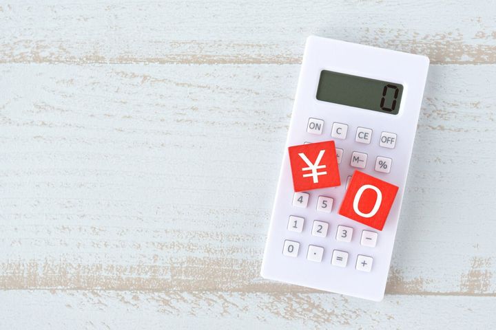 日本語で「無料」の単語を含む計算と木製ブロック