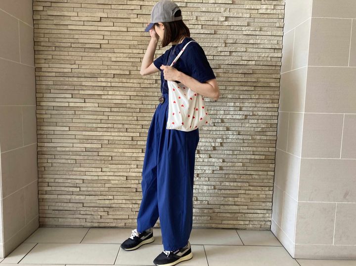 きれいめ・カジュアルも無地TシャツだけでOK!ひと工夫するだけで見違える方法とは?