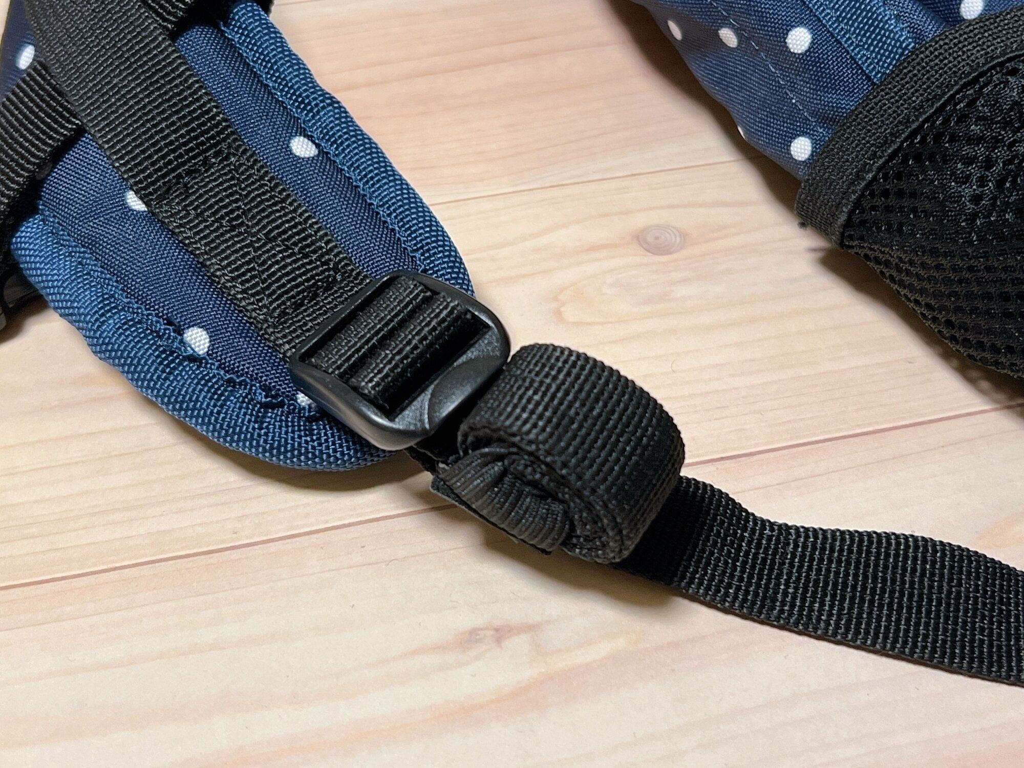 【セリア】リュックを使っているとき、微妙にイライラする悩みを一発解決してくれるアイテムが優秀すぎ！