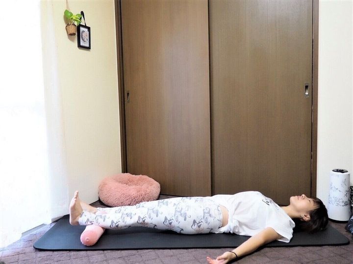 ほんとうに100円 ヨガ講師が絶賛する ダイソー の骨盤ストレッチまくら サンキュ ほんとうに100円 ヨガ講師が絶賛する ダイソー の骨盤ストレッチまくら サンキュ