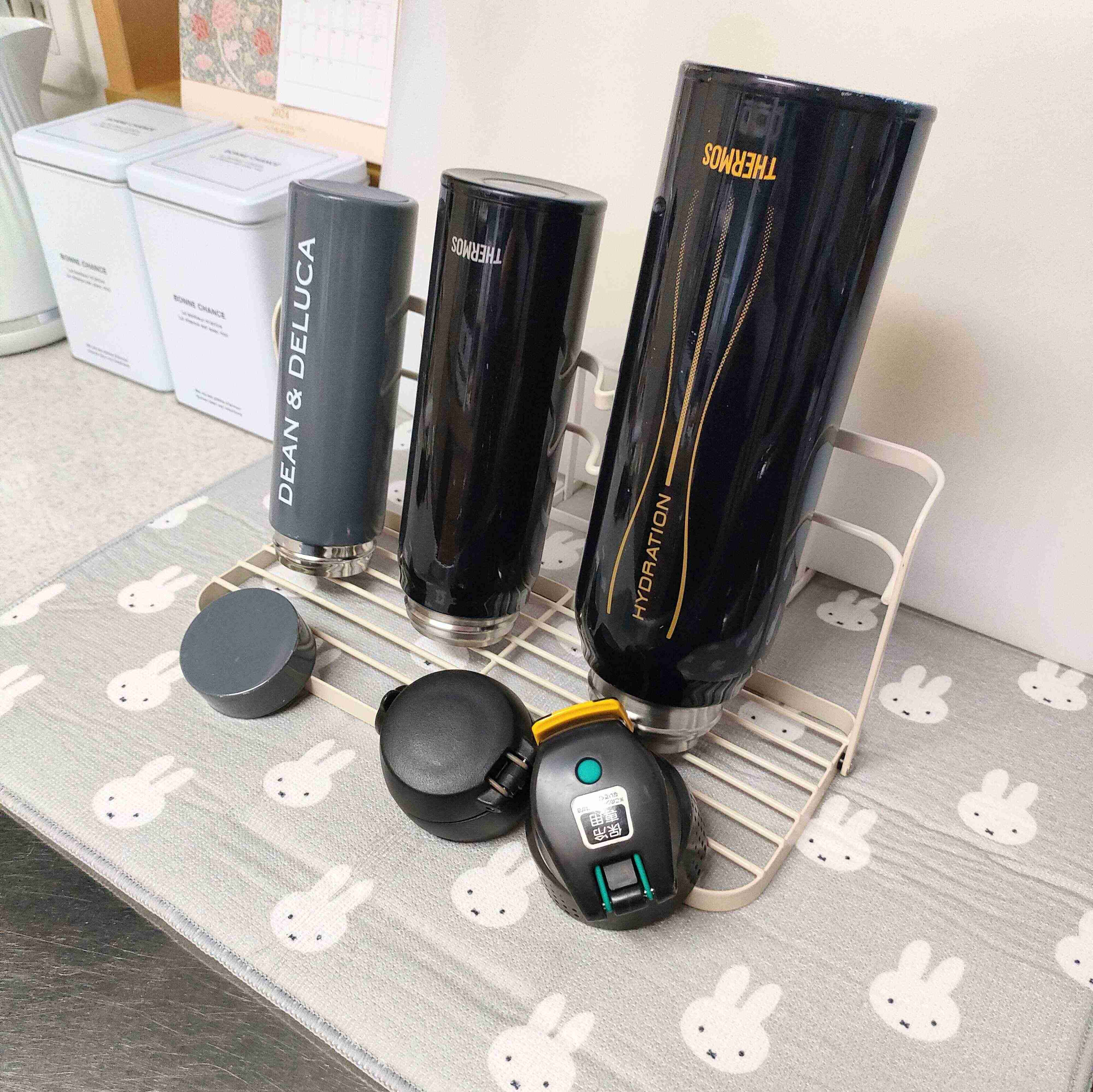 300円ショップ3COINS 折りたたみボトルスタンド