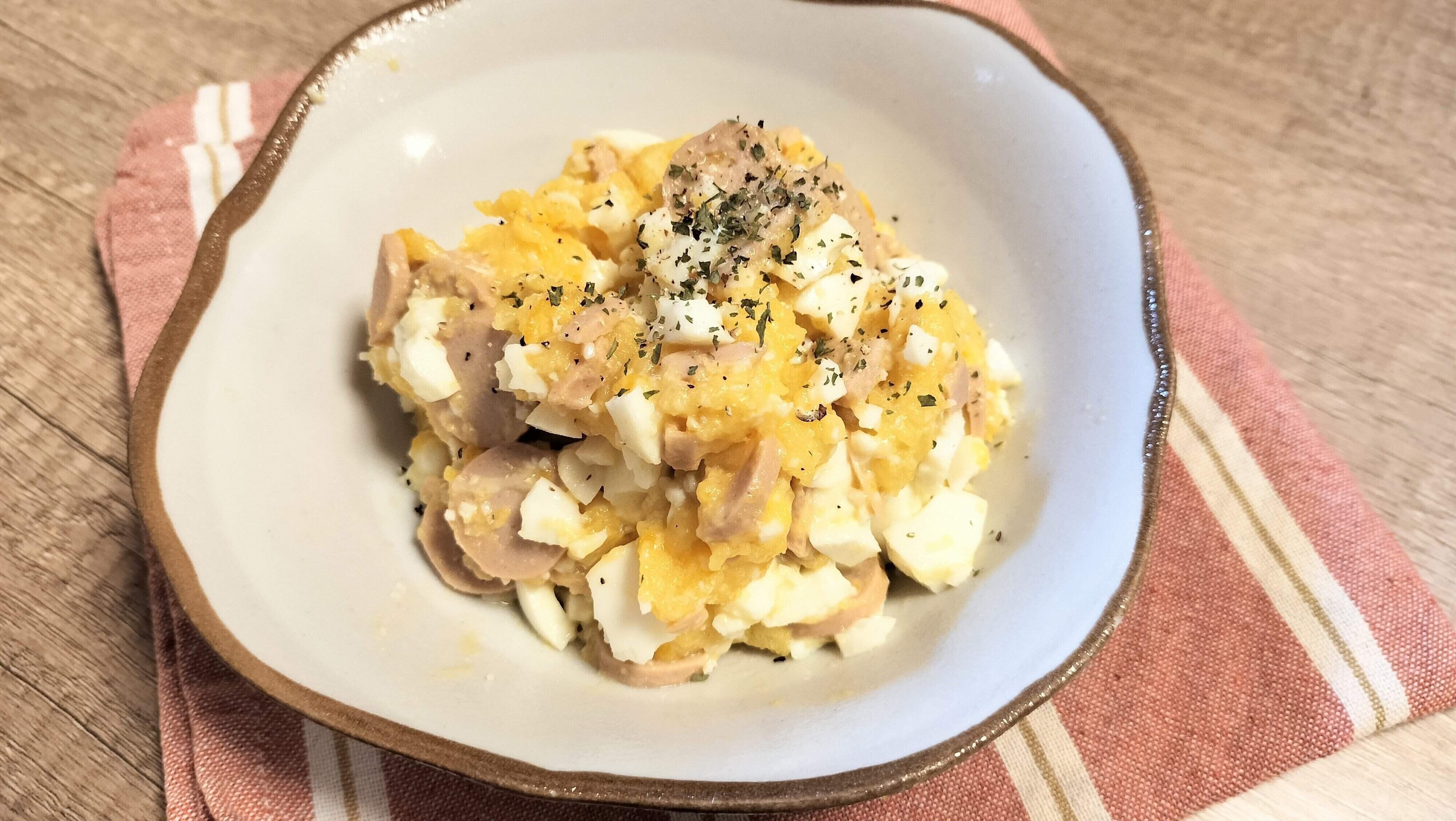たまごと魚肉ソーセージのポテトサラダ