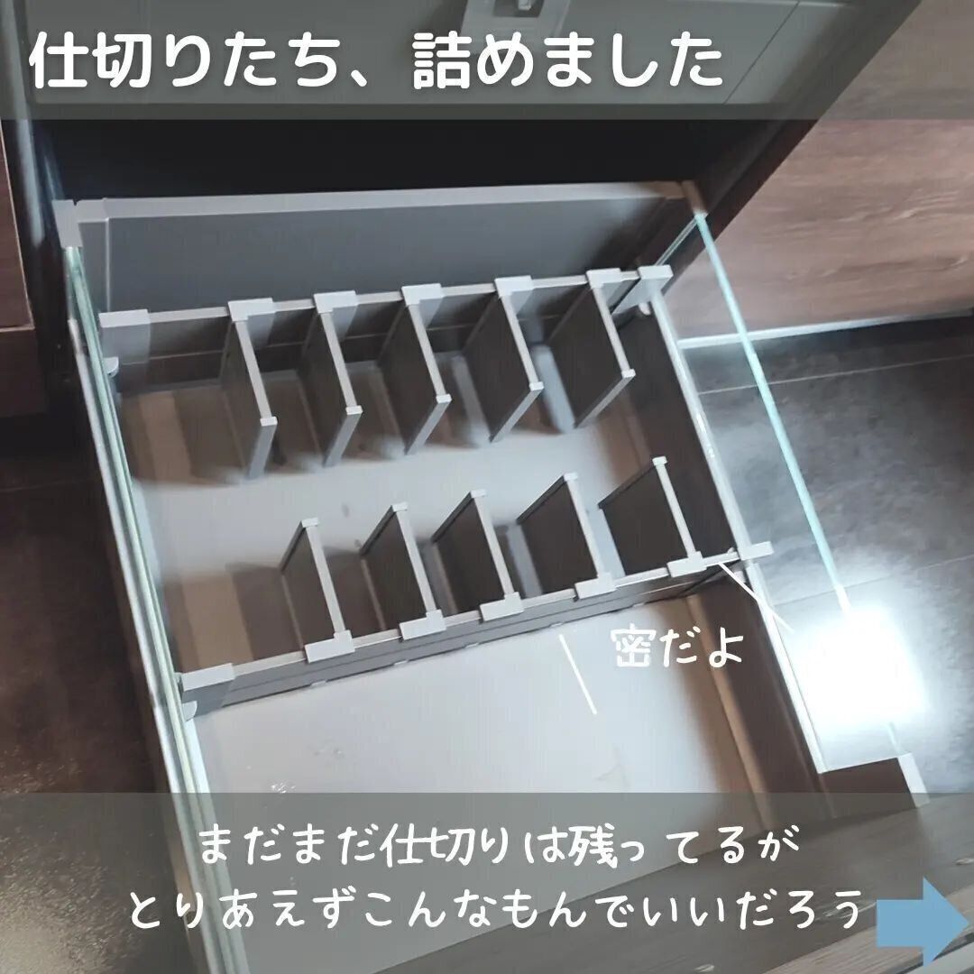 仕切りを使って無駄なくフライパン収納