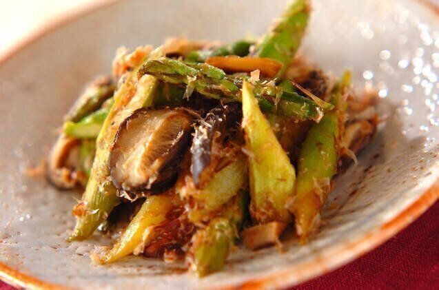 アスパラとシイタケのおかか炒め