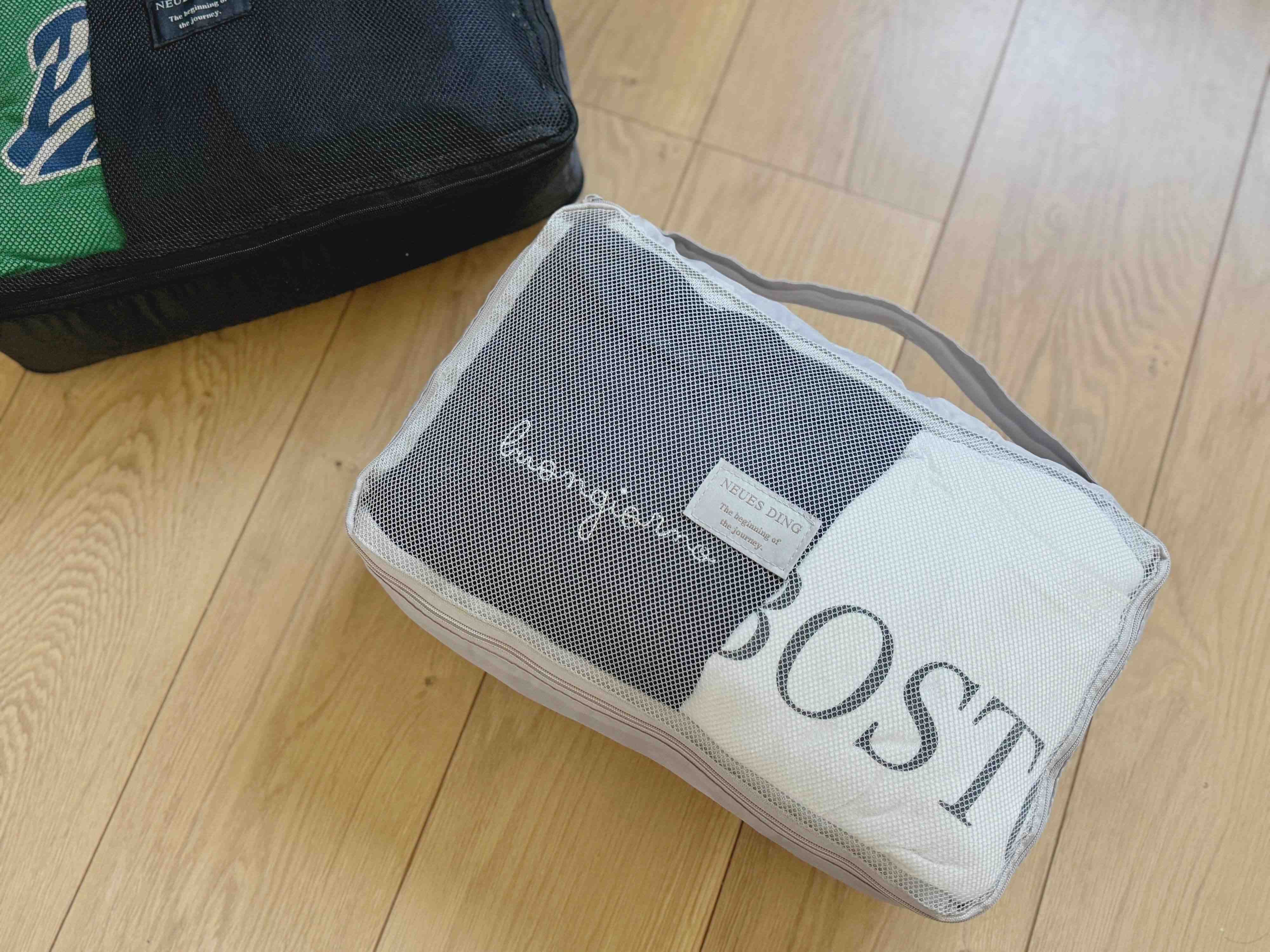 シーズンオフの衣類収納に便利！