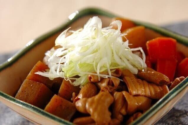 こんにゃく入りモツ煮込み