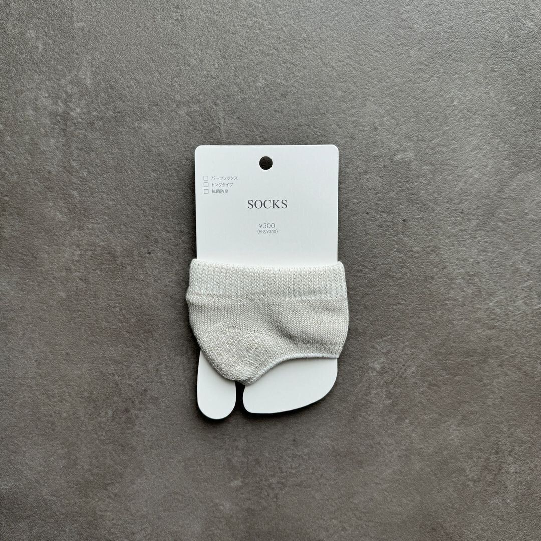 【3COINS】スリコで発見！サンダルソックスが330円