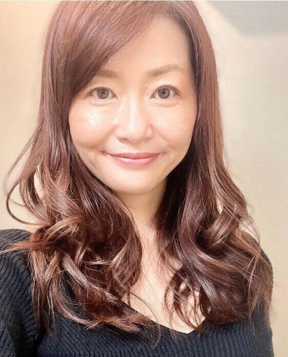 立体感のあるデザインが洗練された女性にピッタリ！ウェーブロング