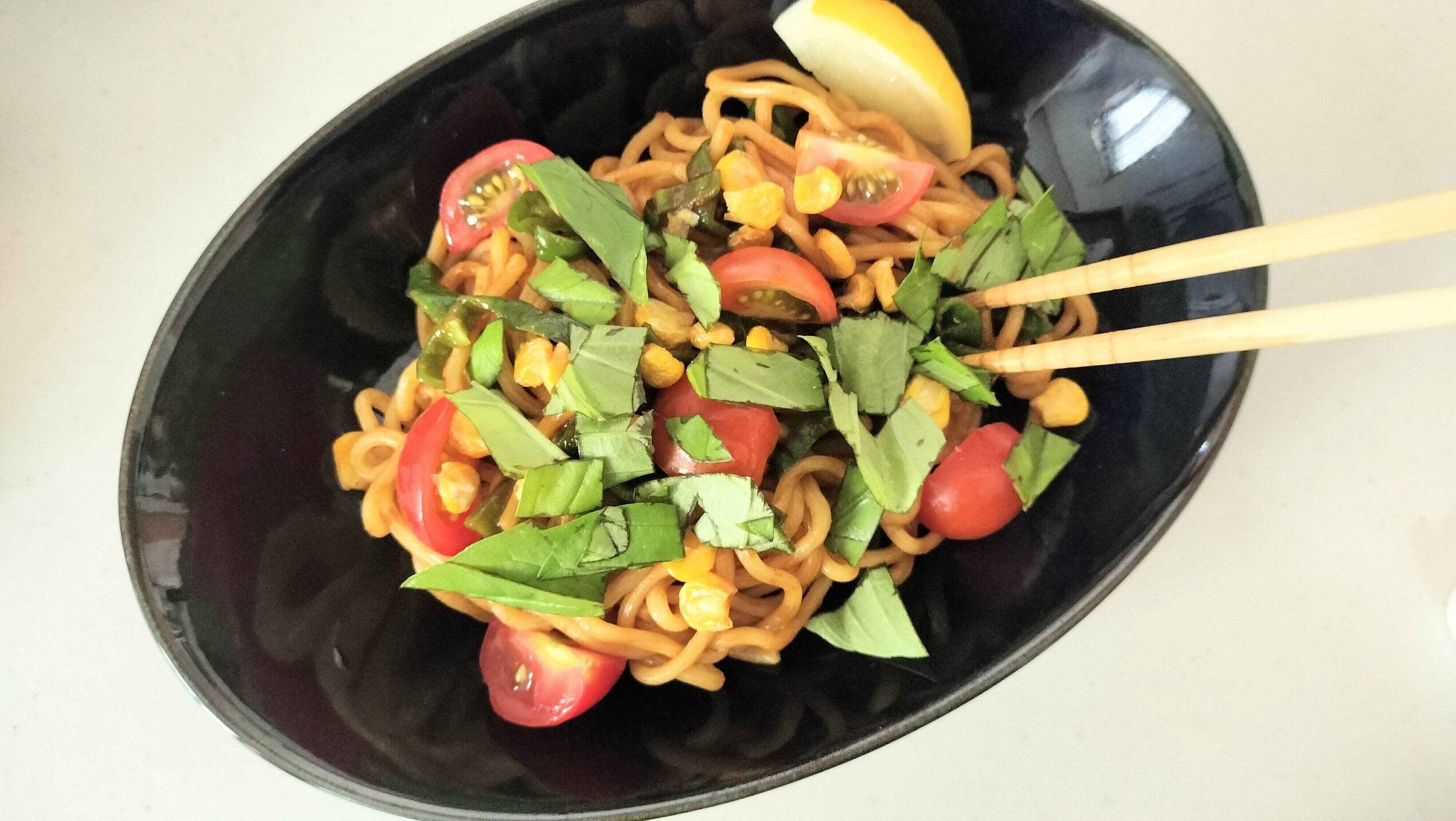 好きな具材をトッピングする