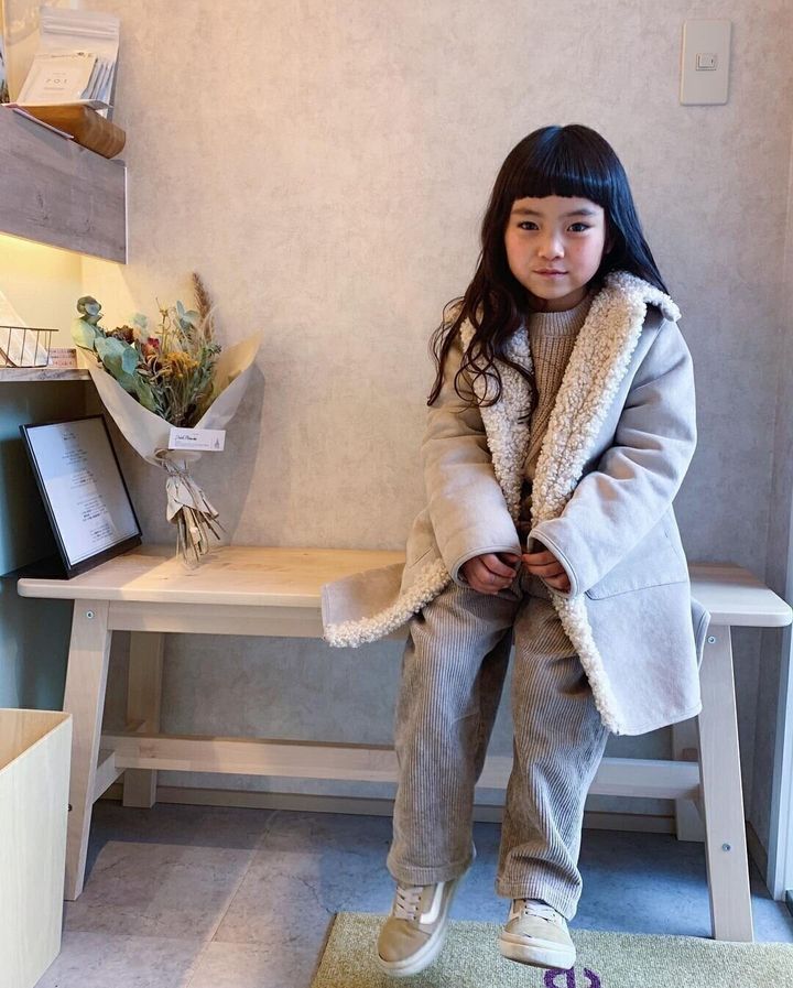 小学生女子も納得のキュートなヘアスタイル。重めのオン眉でナチュラルおしゃれさん