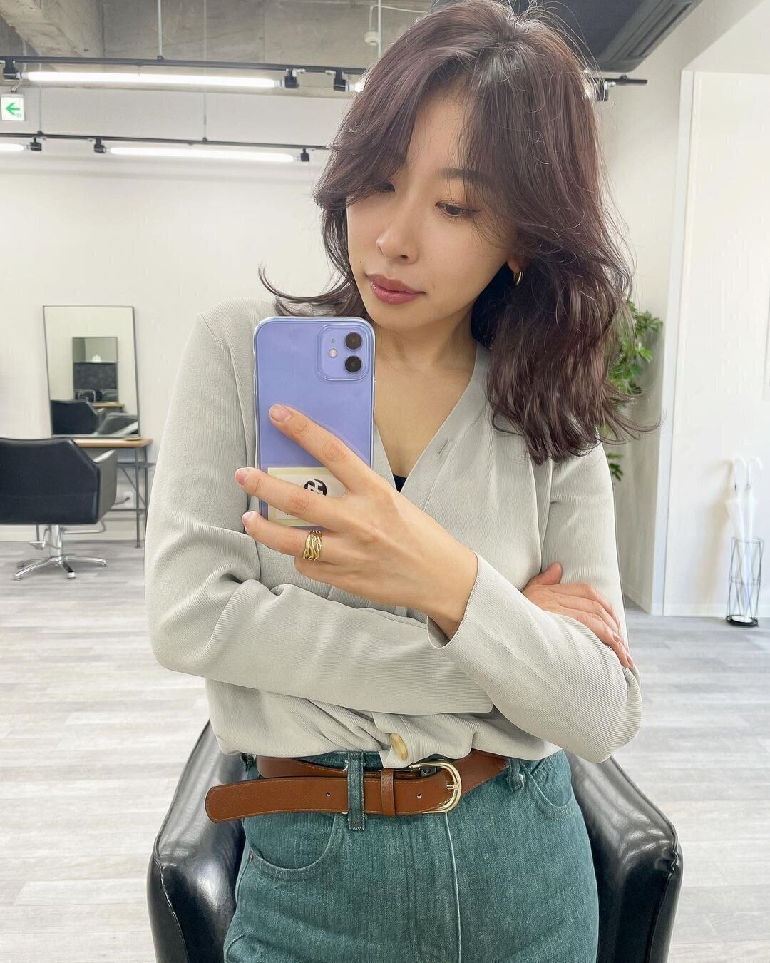 40代女性に人気のセミロング・ミディアムヘア！大人クールなパープルミディアムヘア